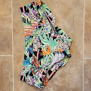 Cleo the Hurricane Hot Pants Size Small